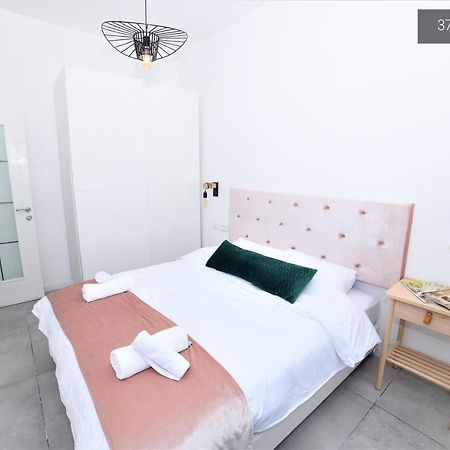 Yalarent La Mera- Suits Hotel With Sea Of Galilee Views Тиберия Екстериор снимка